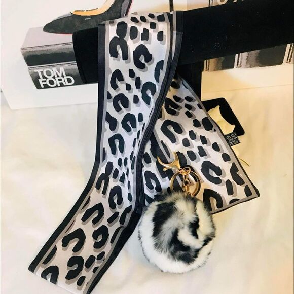 Silk scarf with cute matching pompom - Picture 2 of 2